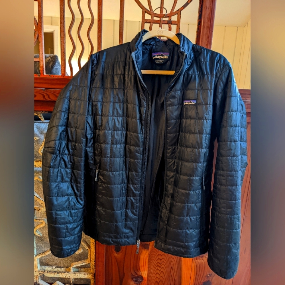 Patagonia lightweight puffy jacket